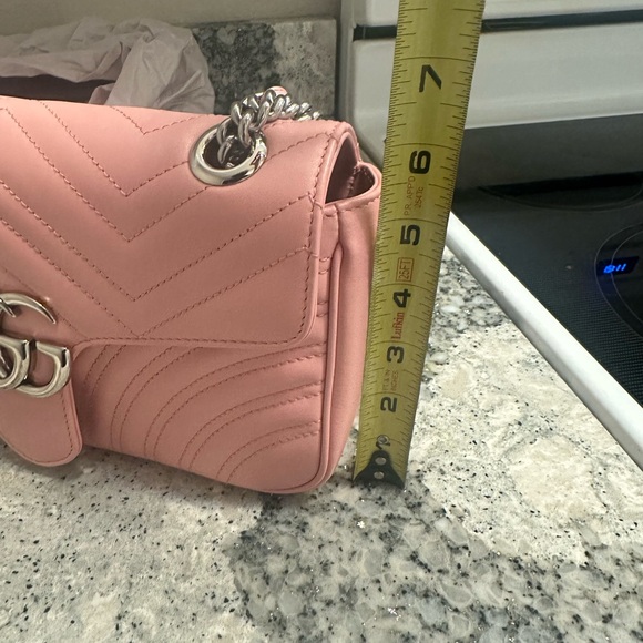 Gucci -GG MARMONT SMALL SHOULDER BAG - Picture 13 of 16